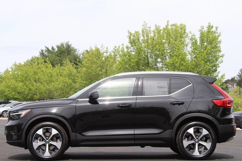 new 2025 Volvo XC40 car