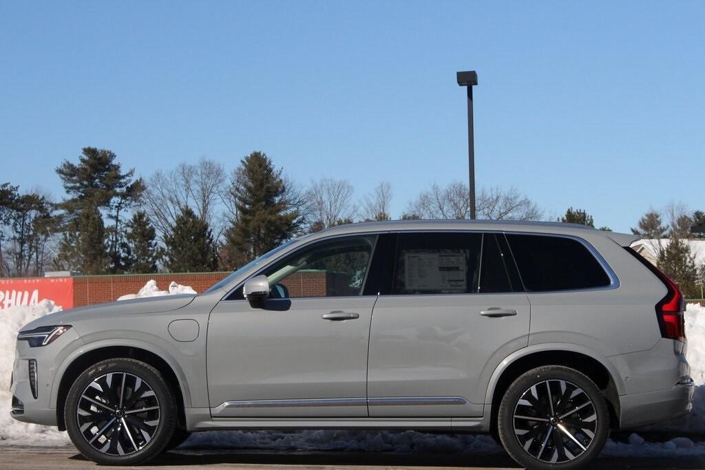 new 2025 Volvo XC90 Plug-In Hybrid car