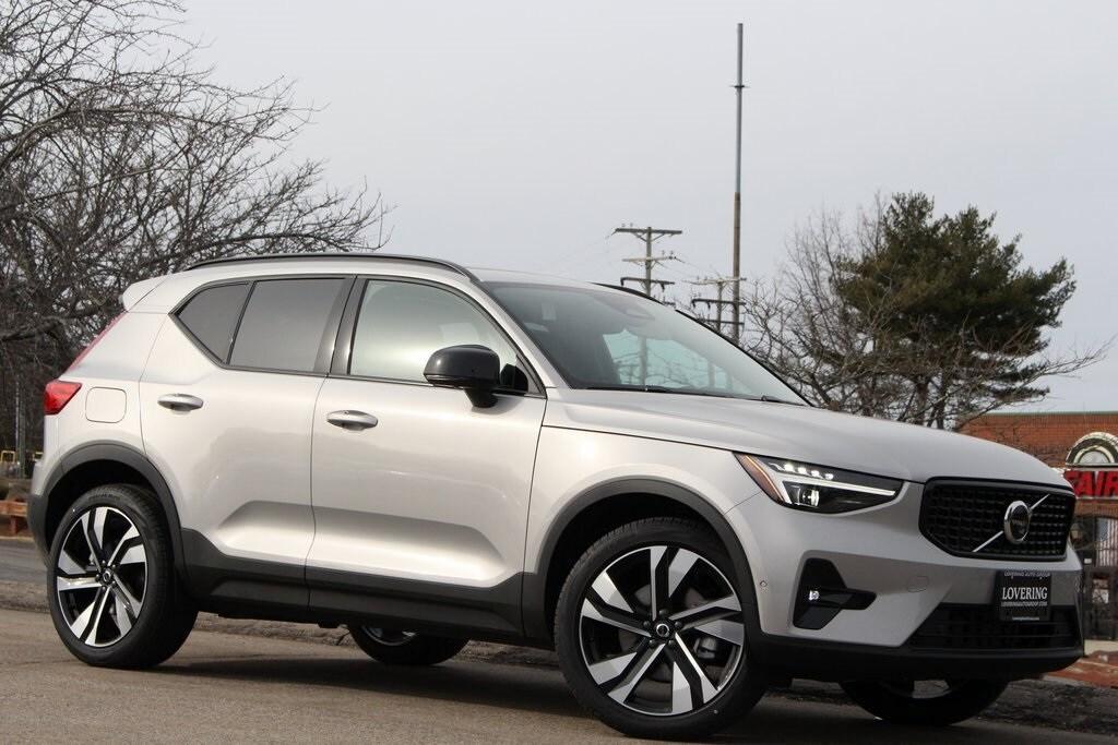new 2025 Volvo XC40 car, priced at $51,060