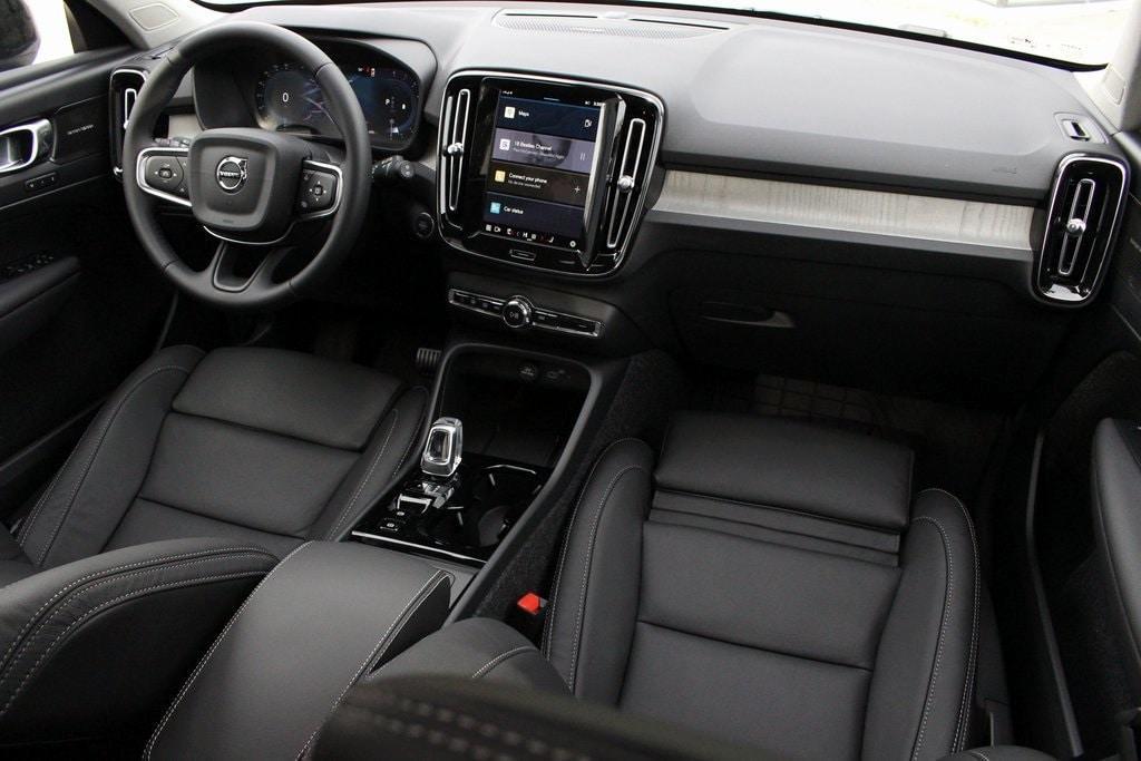 new 2025 Volvo XC40 car, priced at $51,060