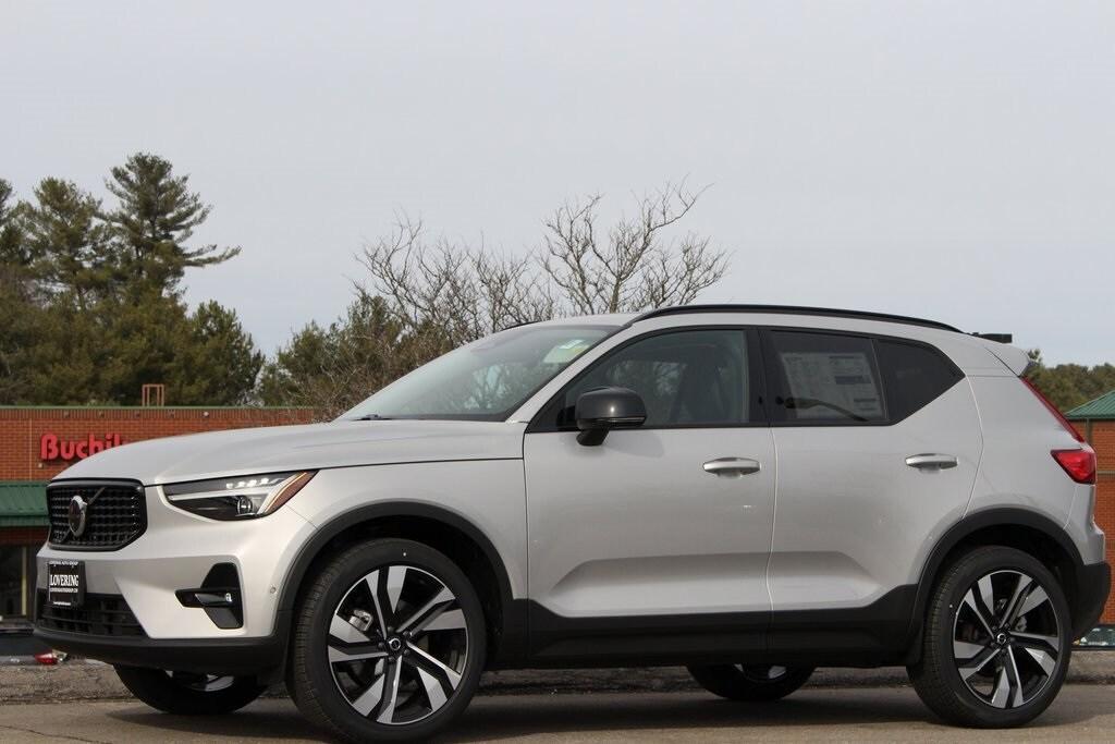 new 2025 Volvo XC40 car
