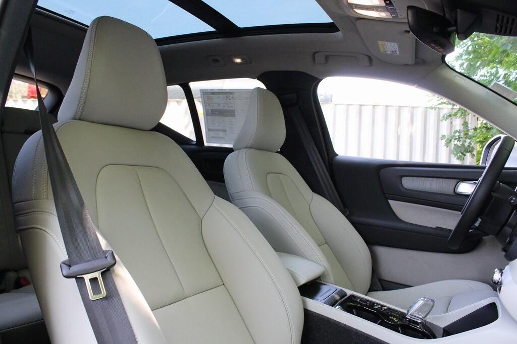new 2025 Volvo XC40 car, priced at $48,335