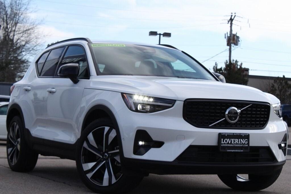 new 2025 Volvo XC40 car