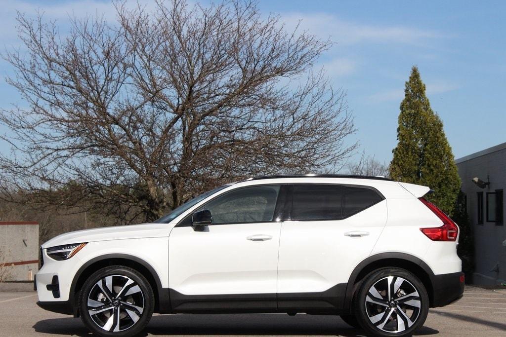new 2025 Volvo XC40 car, priced at $49,540
