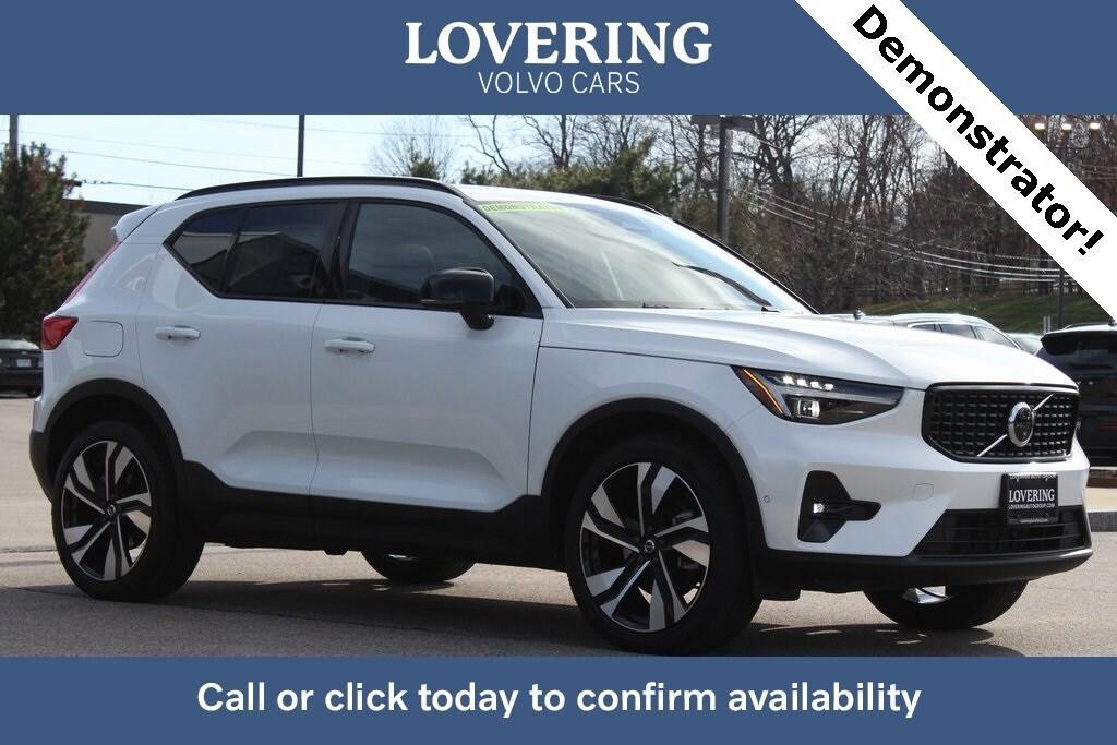new 2025 Volvo XC40 car