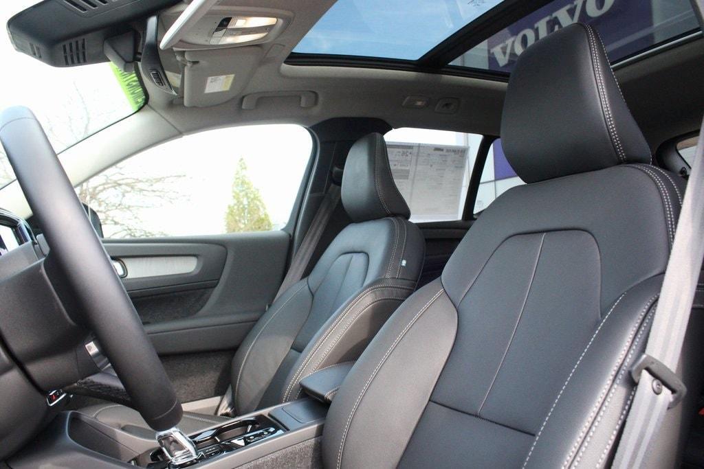 new 2025 Volvo XC40 car, priced at $49,540