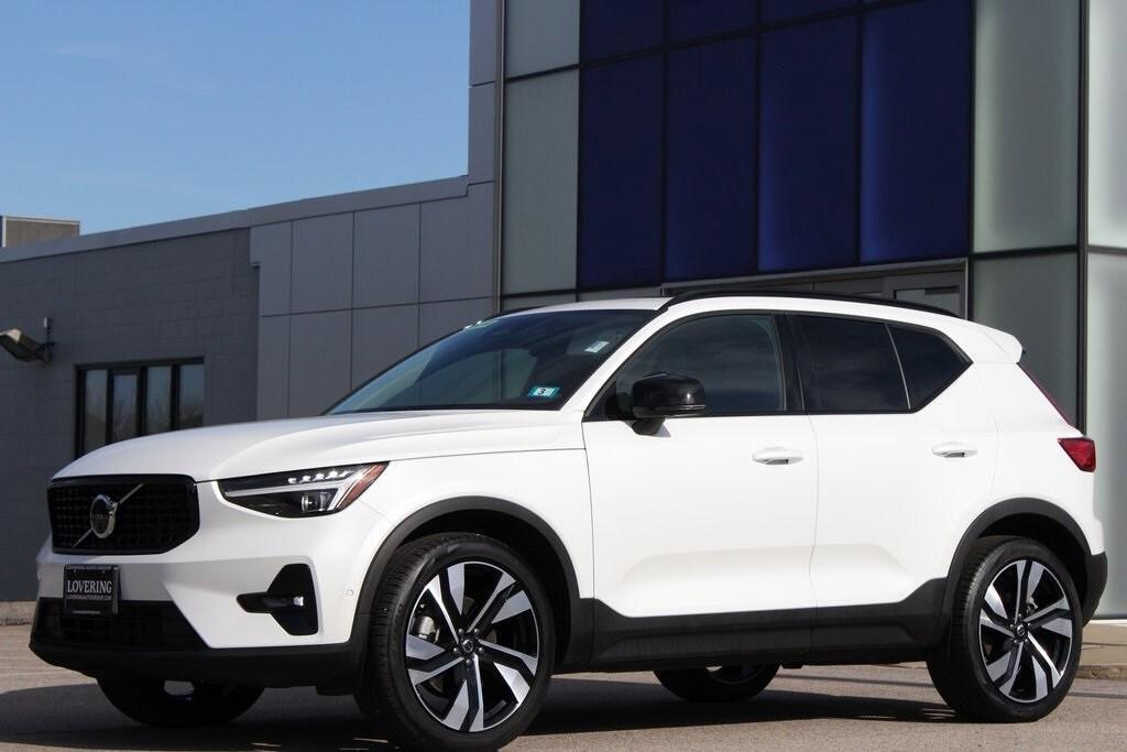 new 2025 Volvo XC40 car