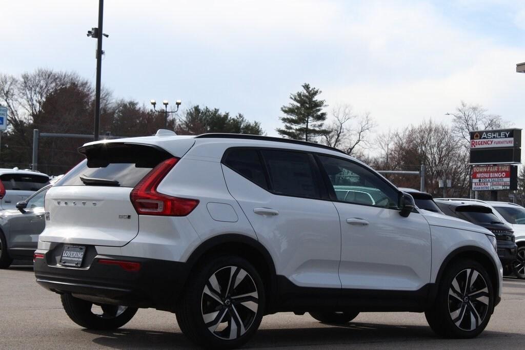 new 2025 Volvo XC40 car