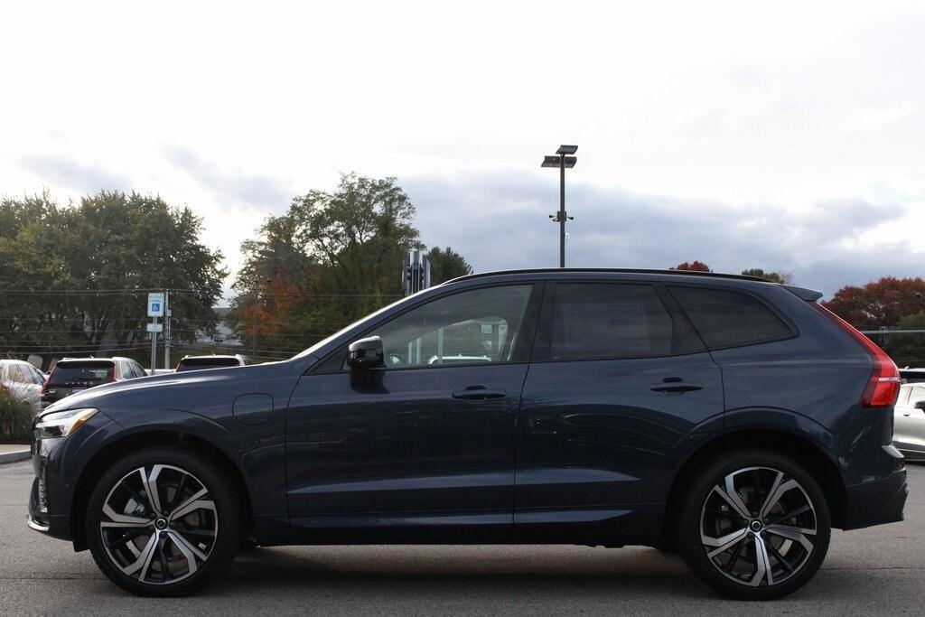 new 2025 Volvo XC60 Plug-In Hybrid car