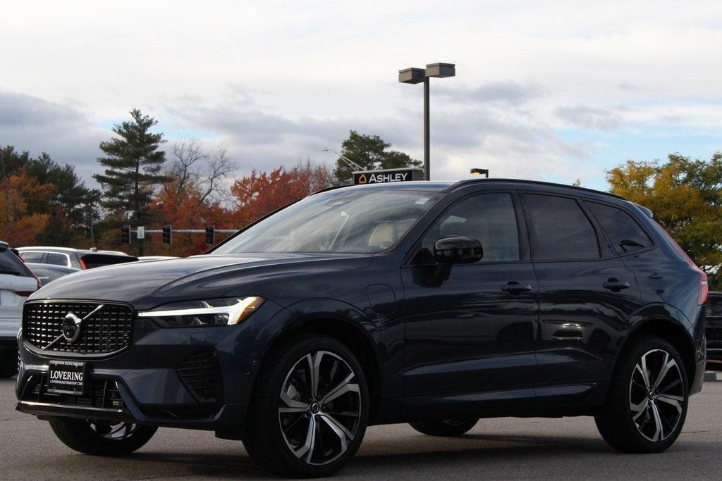 new 2025 Volvo XC60 Plug-In Hybrid car