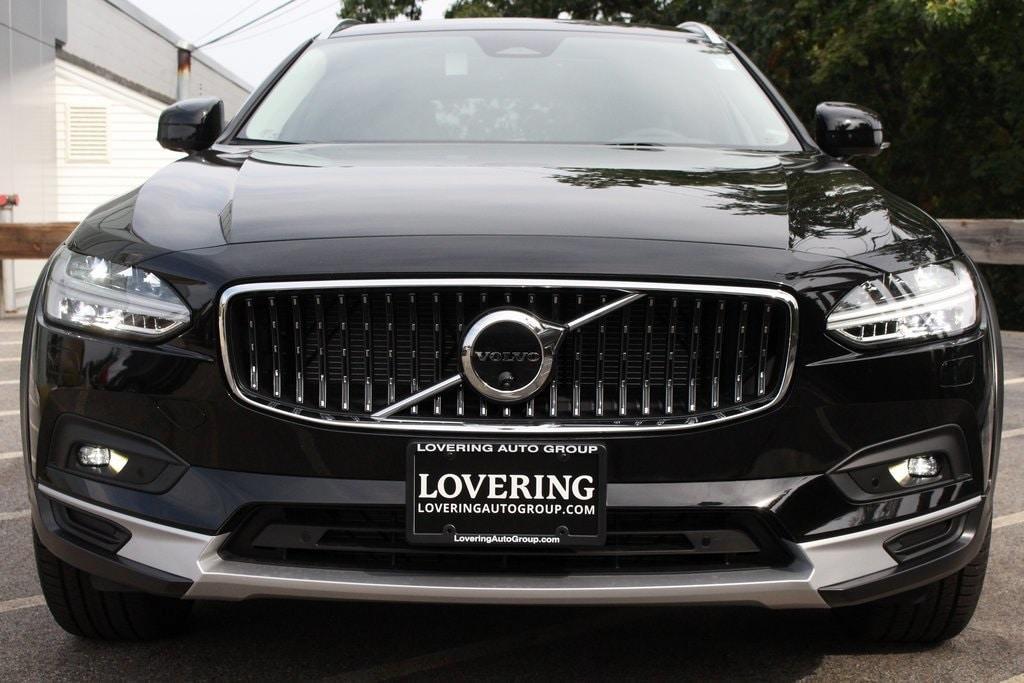 new 2025 Volvo V90 Cross Country car