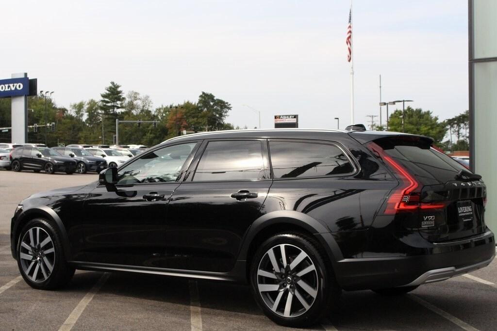 new 2025 Volvo V90 Cross Country car