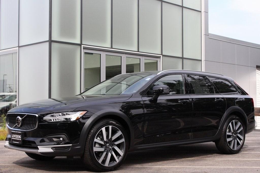 new 2025 Volvo V90 Cross Country car