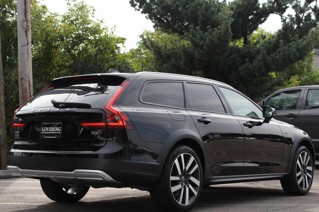 new 2025 Volvo V90 Cross Country car