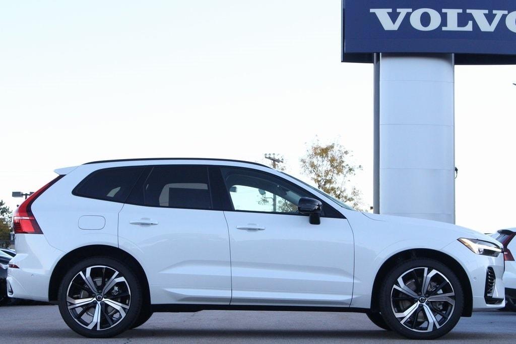 new 2025 Volvo XC60 Plug-In Hybrid car