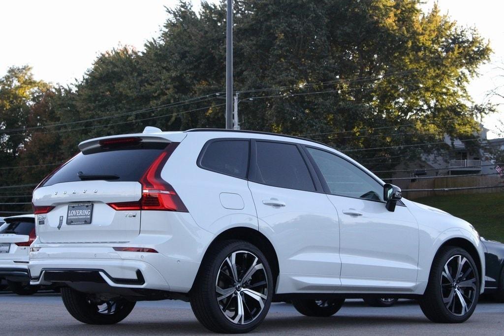 new 2025 Volvo XC60 Plug-In Hybrid car