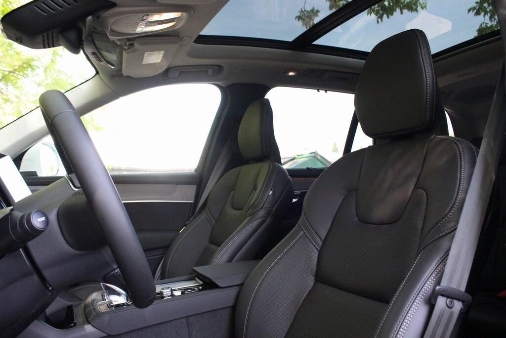 new 2025 Volvo XC90 Plug-In Hybrid car