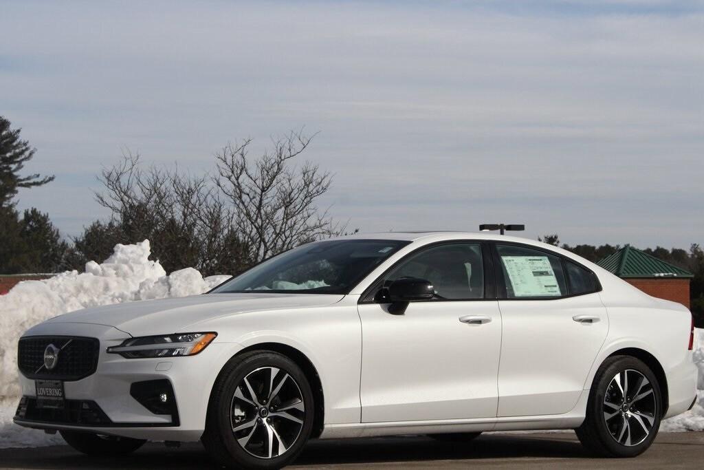 new 2025 Volvo S60 car