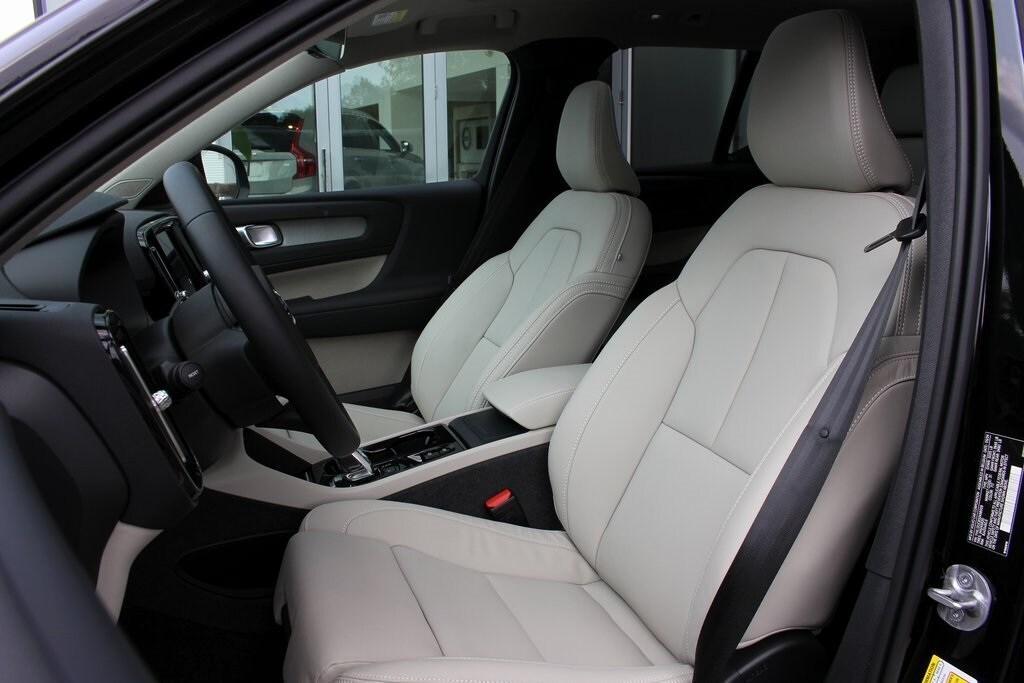 new 2025 Volvo XC40 car, priced at $49,040