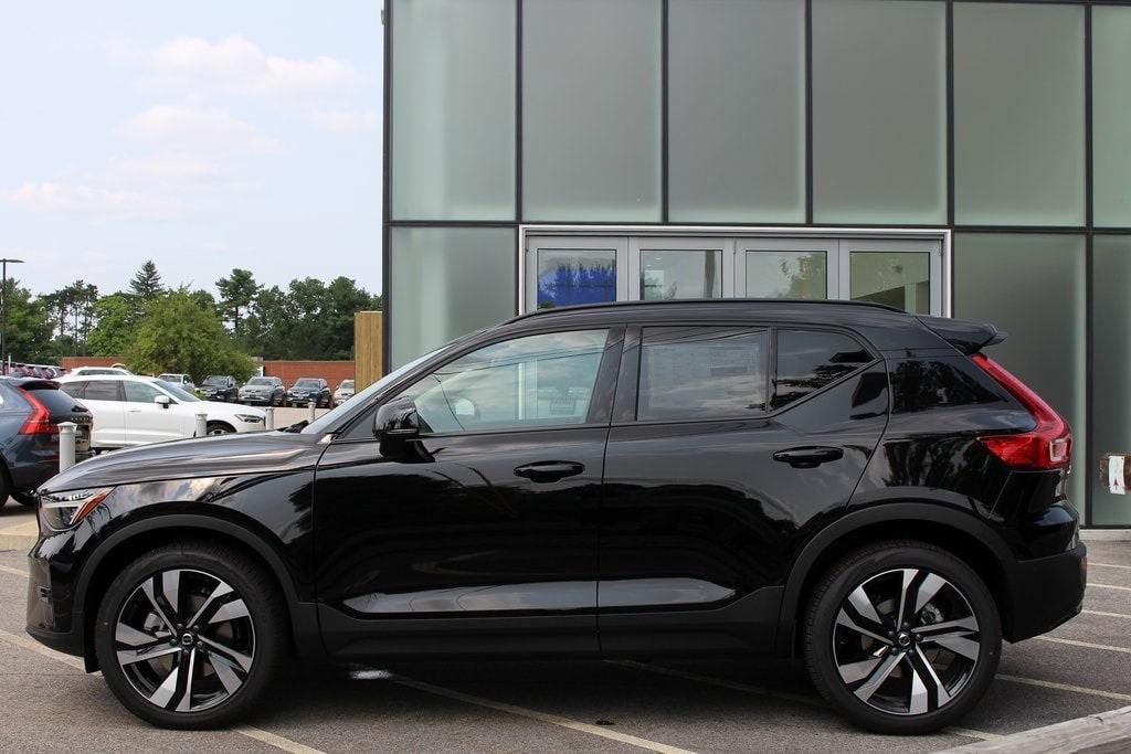 new 2025 Volvo XC40 car, priced at $50,040