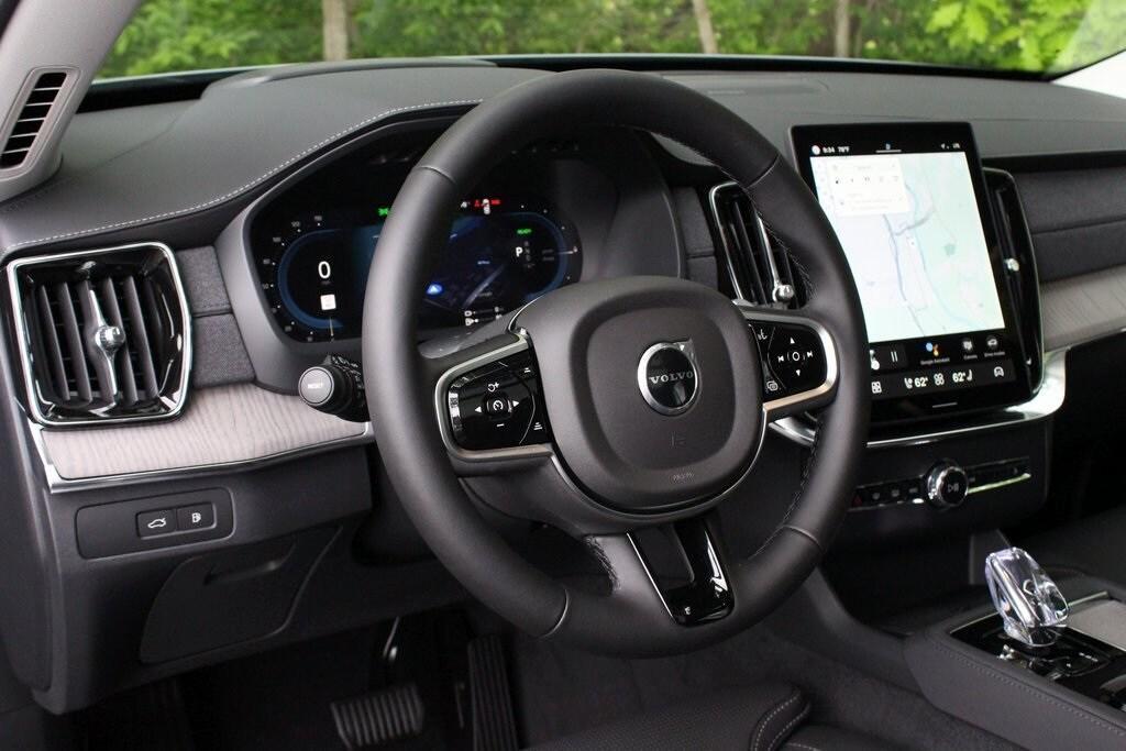 new 2025 Volvo XC90 Plug-In Hybrid car