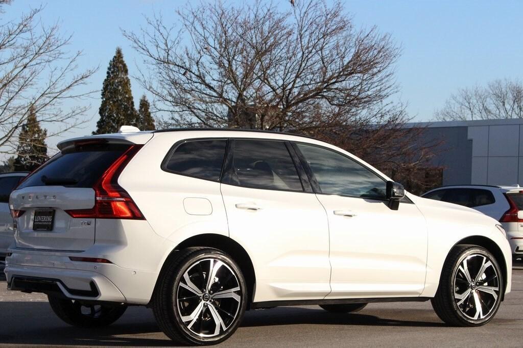 new 2025 Volvo XC60 Plug-In Hybrid car