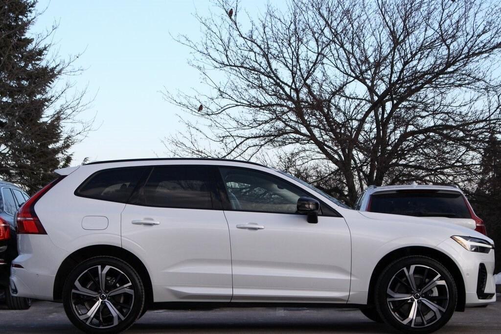 new 2025 Volvo XC60 Plug-In Hybrid car