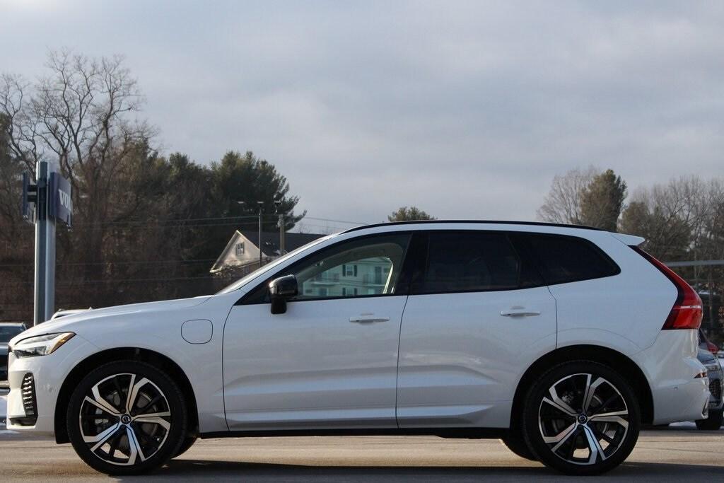 new 2025 Volvo XC60 Plug-In Hybrid car