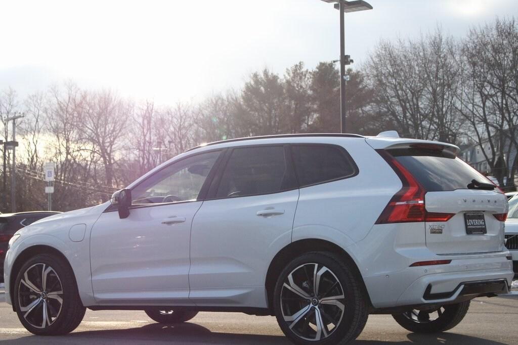 new 2025 Volvo XC60 Plug-In Hybrid car