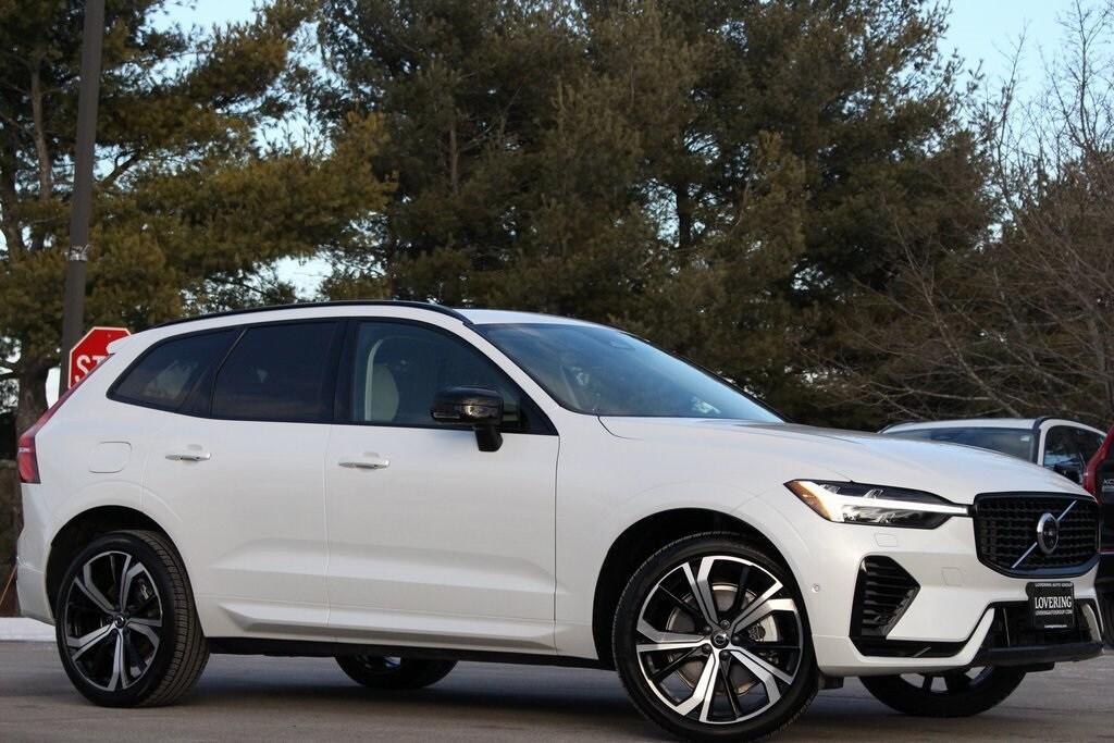 new 2025 Volvo XC60 Plug-In Hybrid car