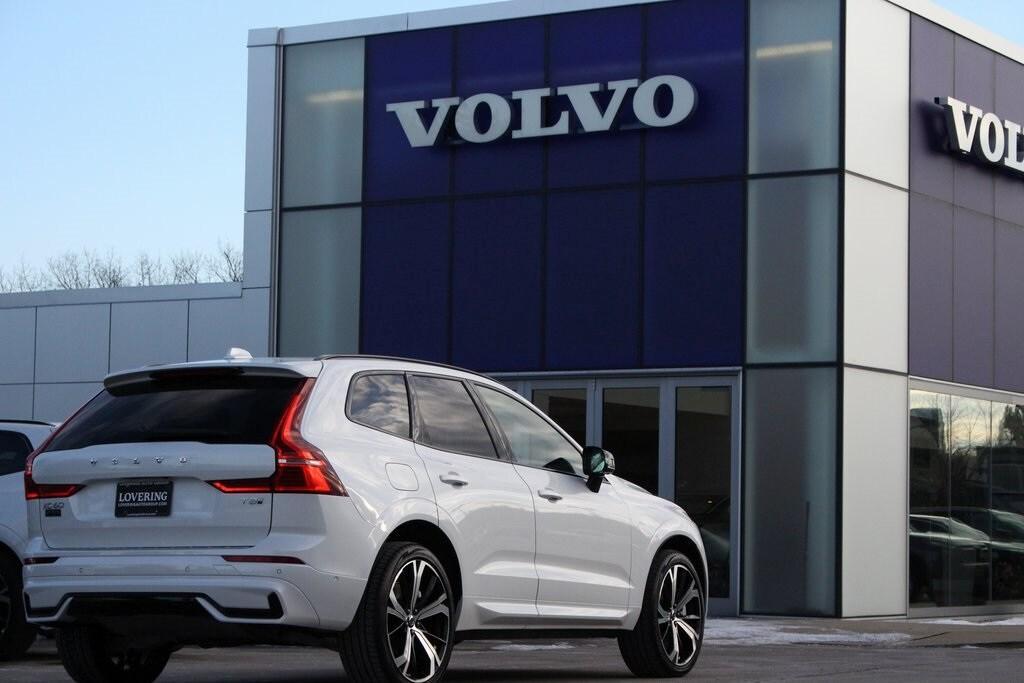 new 2025 Volvo XC60 Plug-In Hybrid car