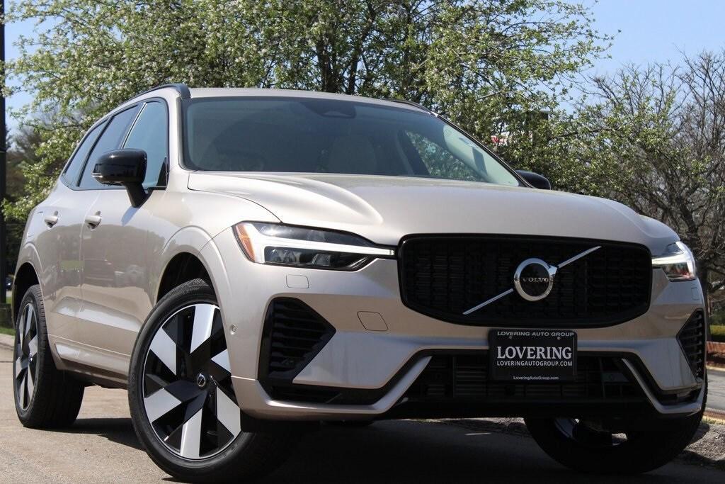 new 2025 Volvo XC60 Plug-In Hybrid car