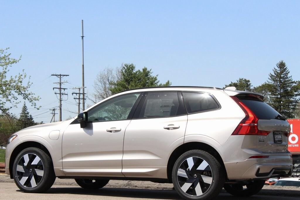 new 2025 Volvo XC60 Plug-In Hybrid car