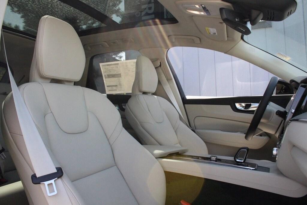 new 2025 Volvo XC60 Plug-In Hybrid car