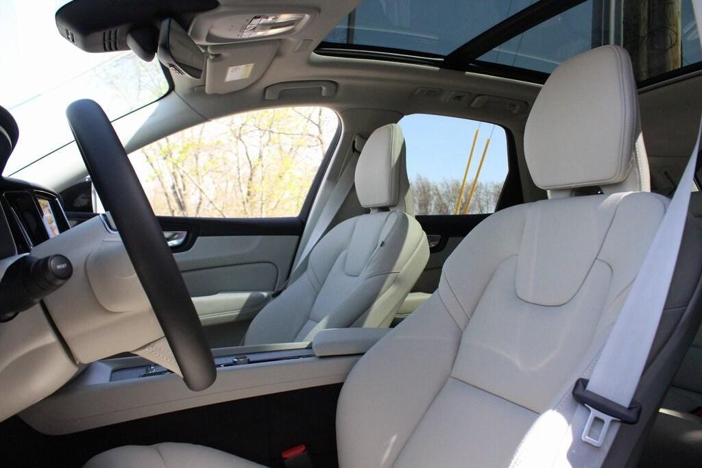 new 2025 Volvo XC60 Plug-In Hybrid car
