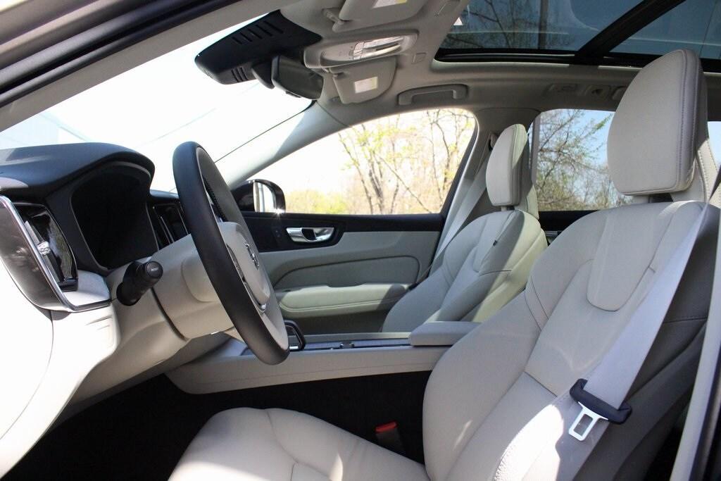 new 2025 Volvo XC60 Plug-In Hybrid car