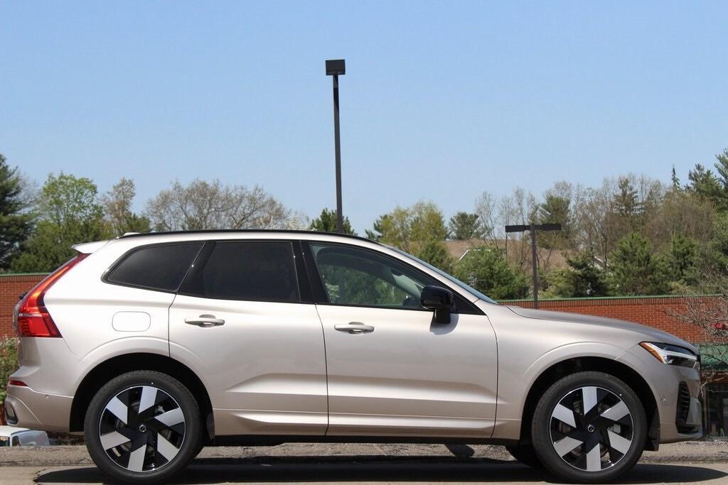 new 2025 Volvo XC60 Plug-In Hybrid car