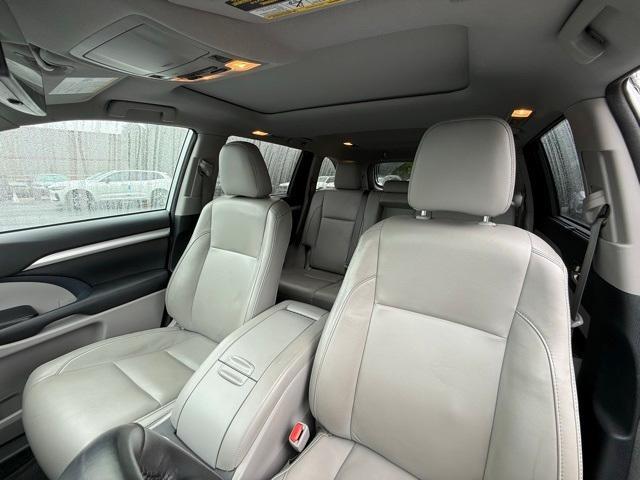 used 2018 Toyota Highlander car, priced at $22,477