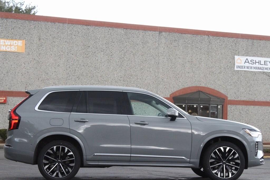 new 2025 Volvo XC90 Plug-In Hybrid car