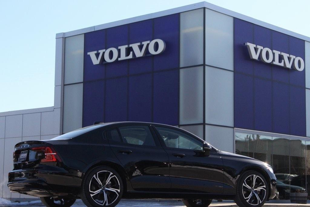 new 2025 Volvo S60 car