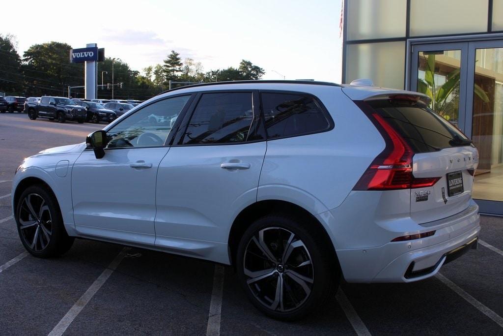 new 2025 Volvo XC60 Plug-In Hybrid car