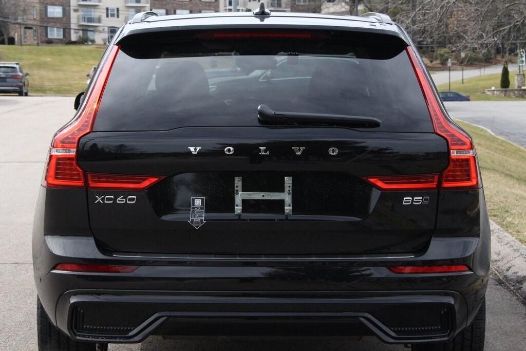 new 2025 Volvo XC60 car