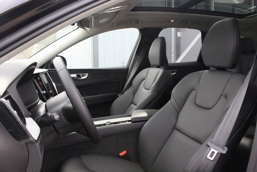 new 2025 Volvo XC60 car