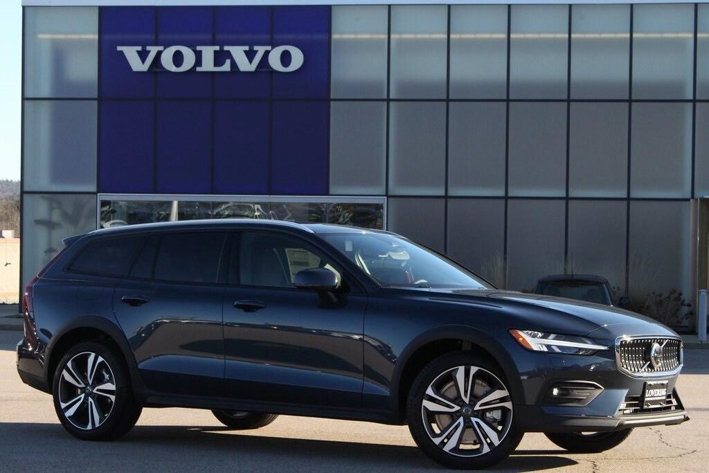 new 2025 Volvo V60 Cross Country car