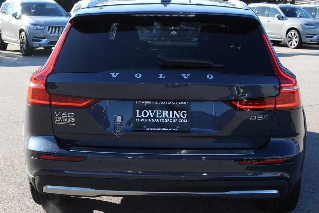 new 2025 Volvo V60 Cross Country car