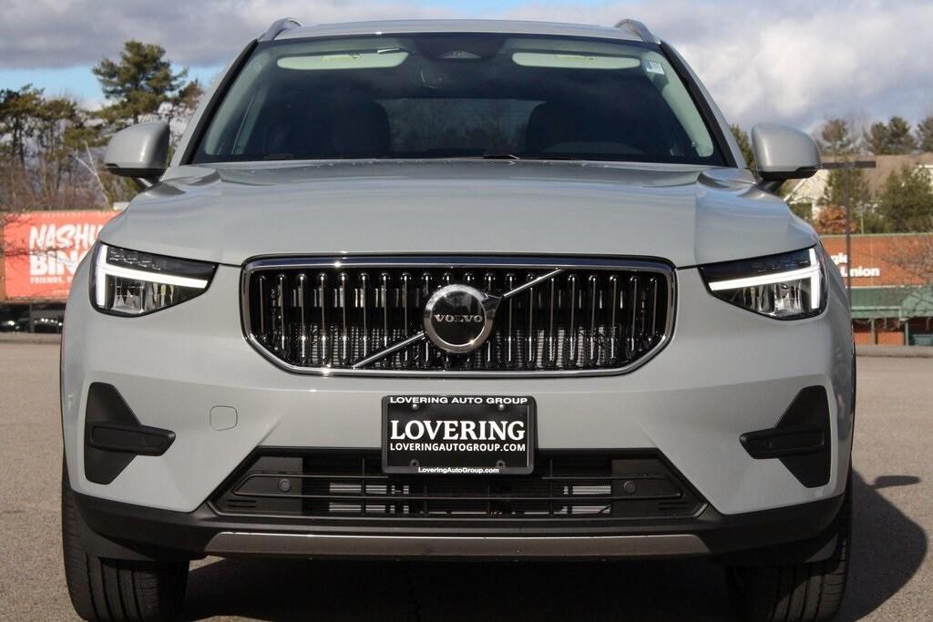 new 2025 Volvo XC40 car