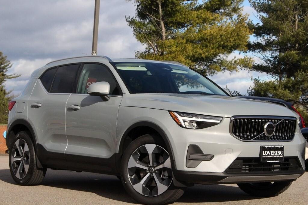 new 2025 Volvo XC40 car