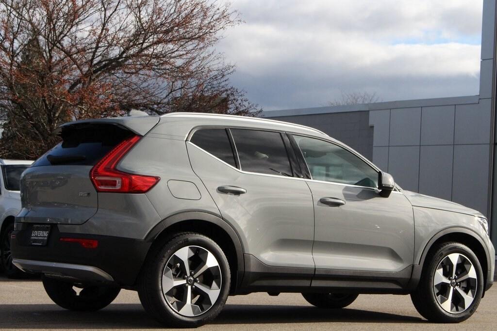 new 2025 Volvo XC40 car