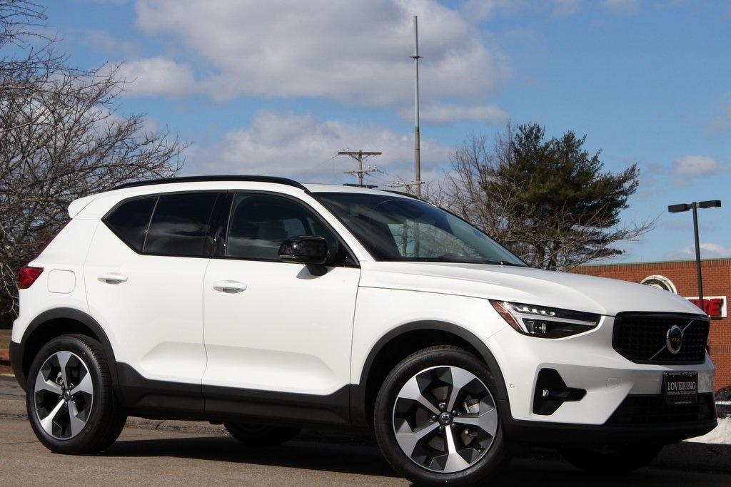 new 2025 Volvo XC40 car