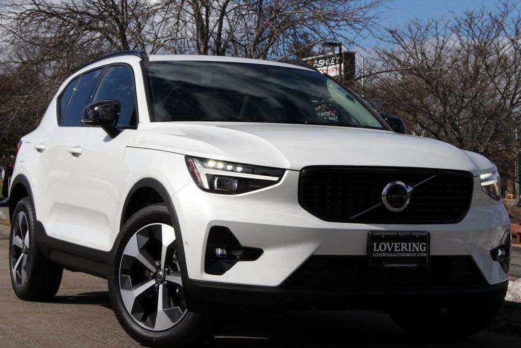 new 2025 Volvo XC40 car